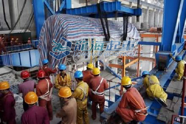 履帶式重物移運(yùn)器用于發(fā)電機(jī)定子吊裝 履帶式重物移運(yùn)器用于發(fā)電機(jī)定子吊裝